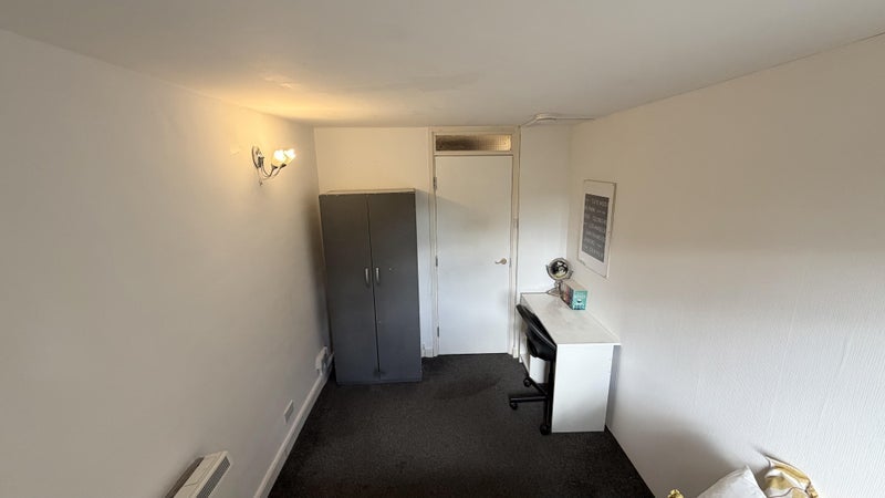 Room Bakersfield in Greater London