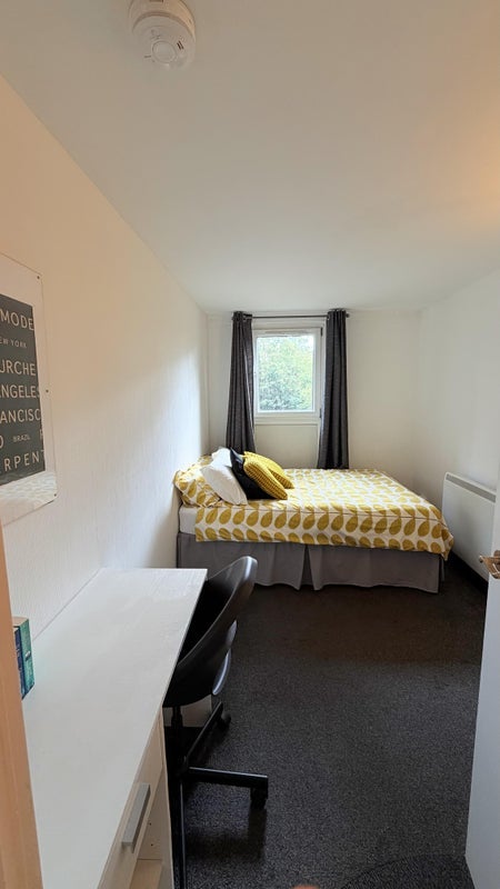 Room Bakersfield in Greater London
