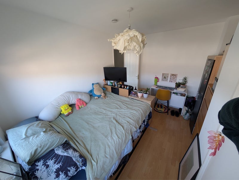 Room Widdin Street in Greater London