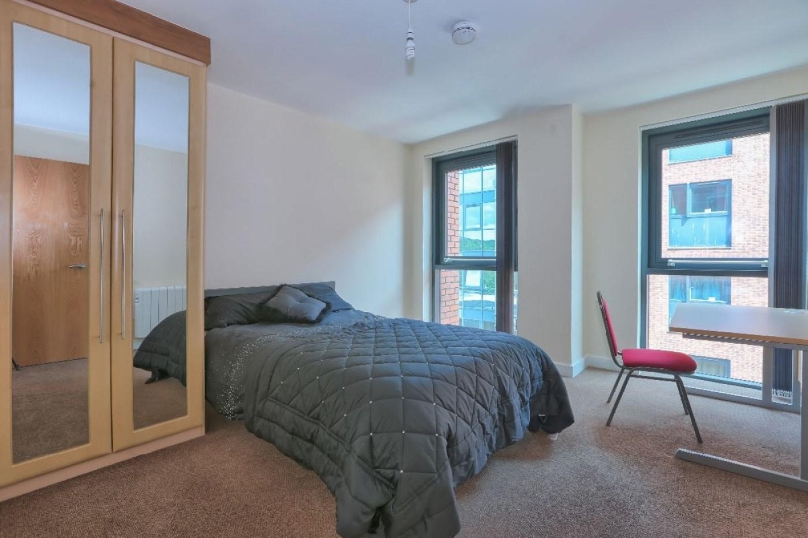 Room Fitzwilliam Street in Sheffield
