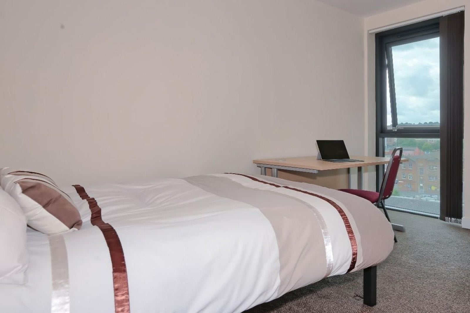 Room Fitzwilliam Street in Sheffield