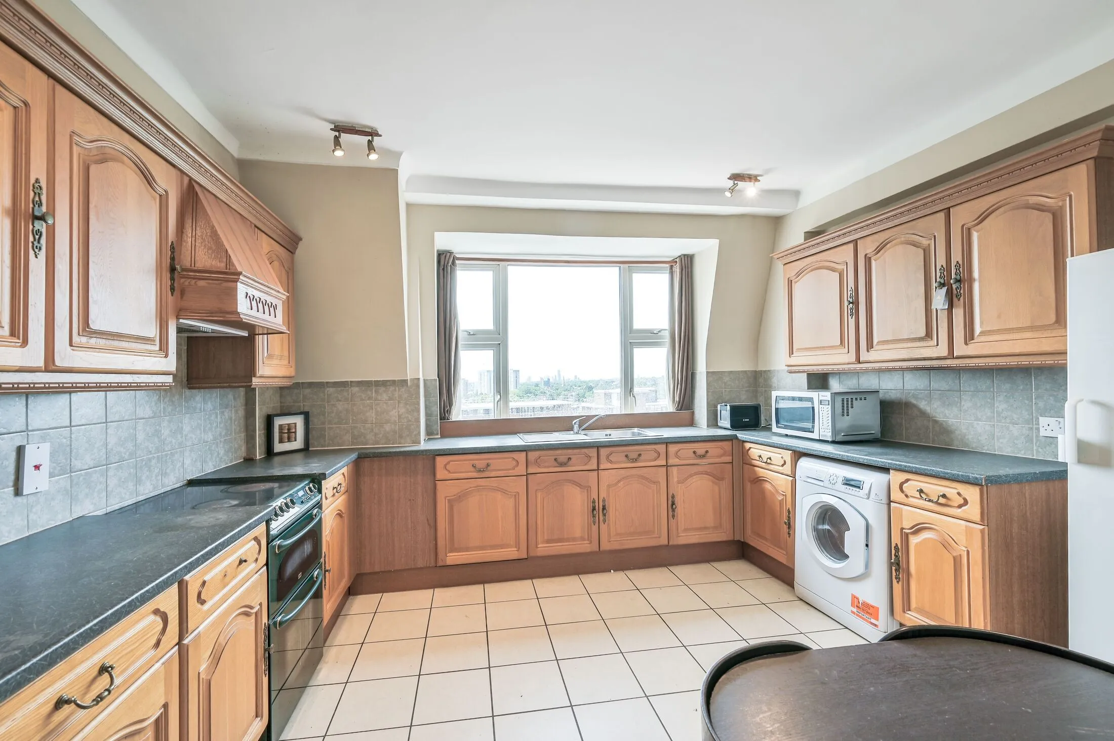 Flat Finchley Road in Greater London