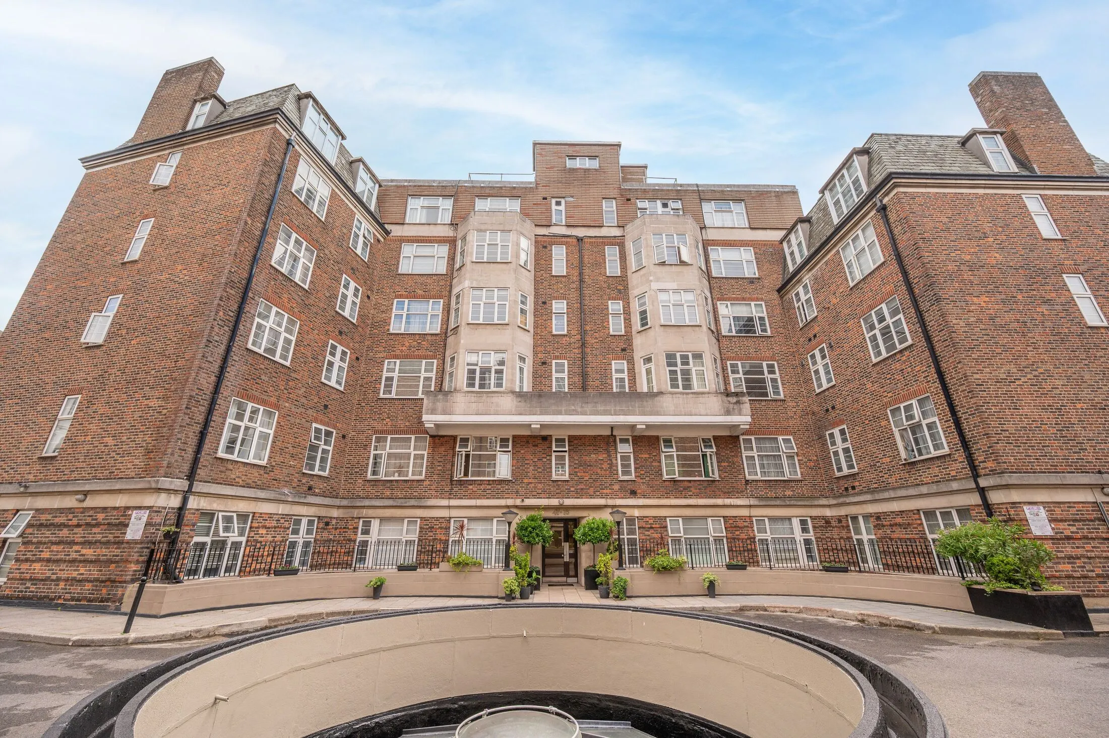 Flat Finchley Road in Greater London