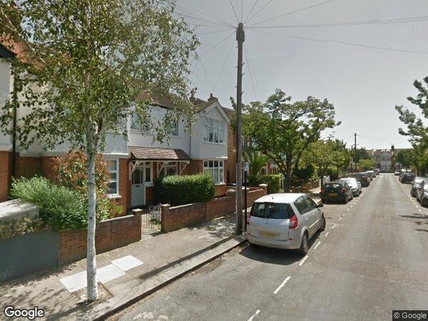 Room Westbourne Avenue in Greater London