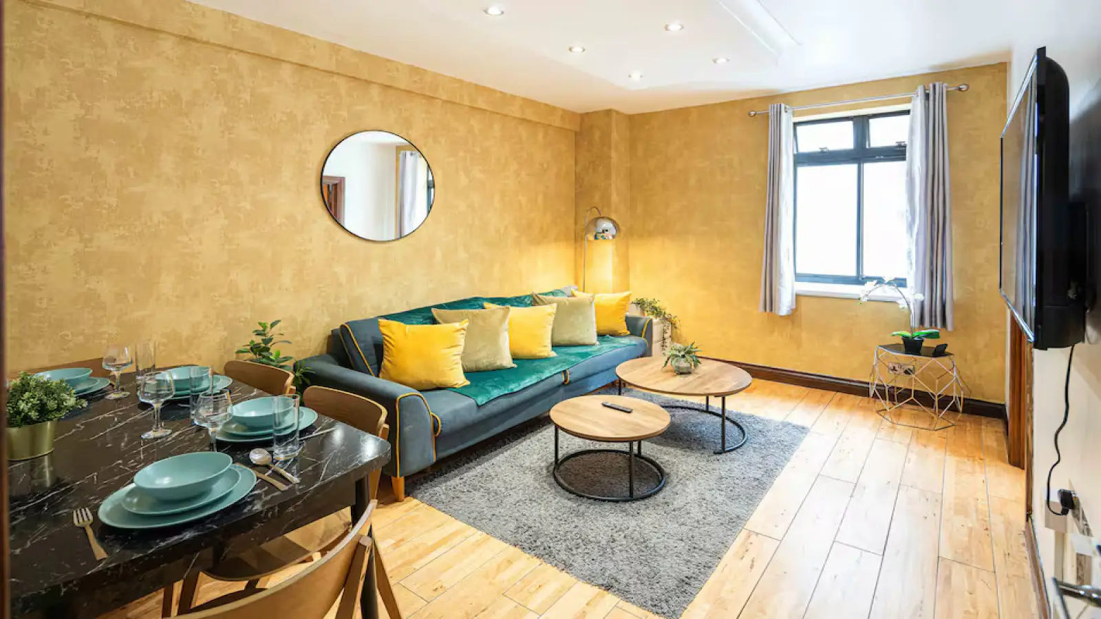 Flat Upper Berkeley Street in City of Westminster