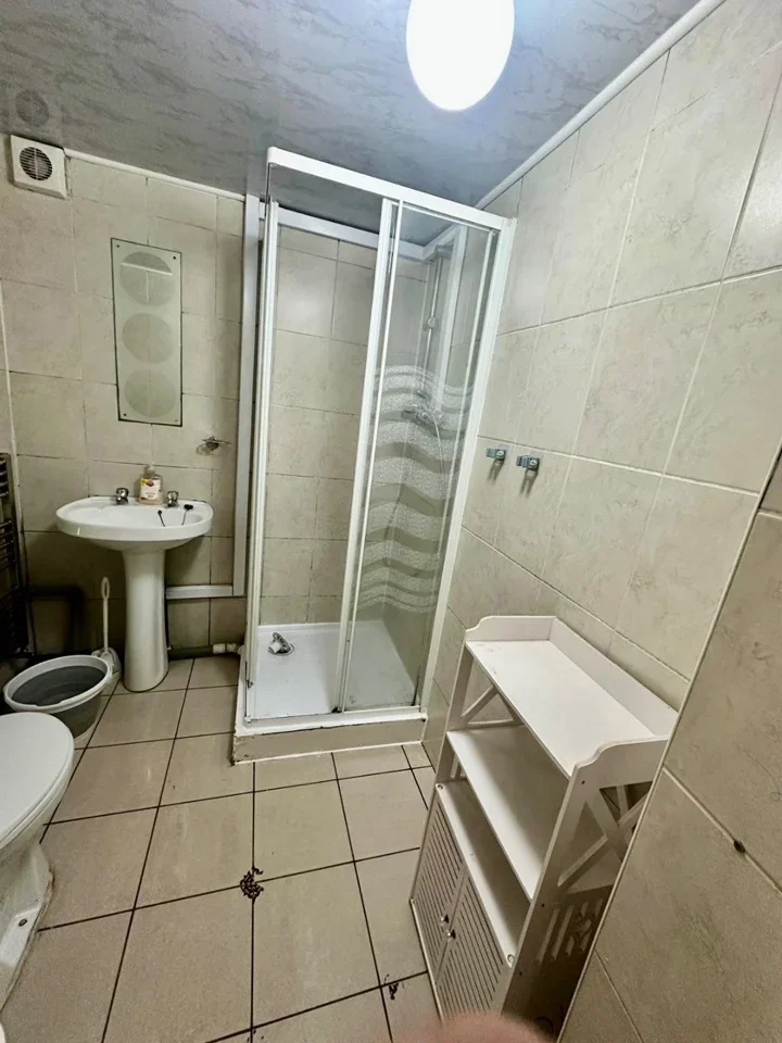 Flat Almorah Road in Greater London