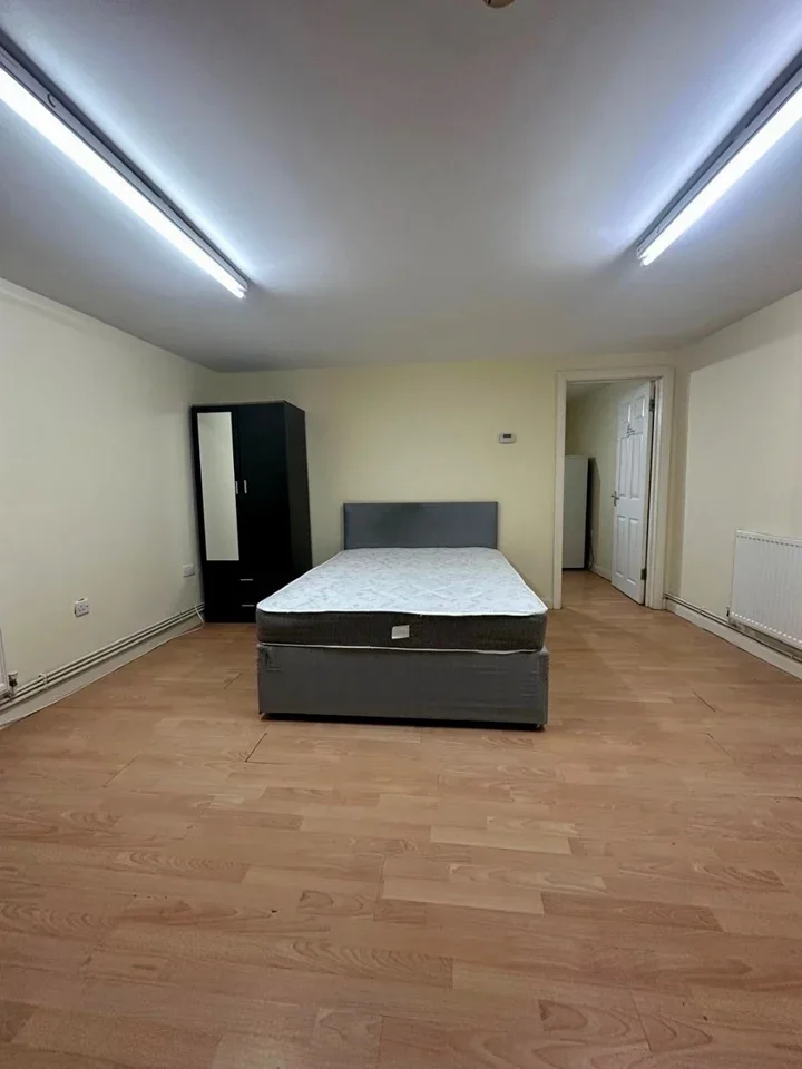 Flat Almorah Road in Greater London