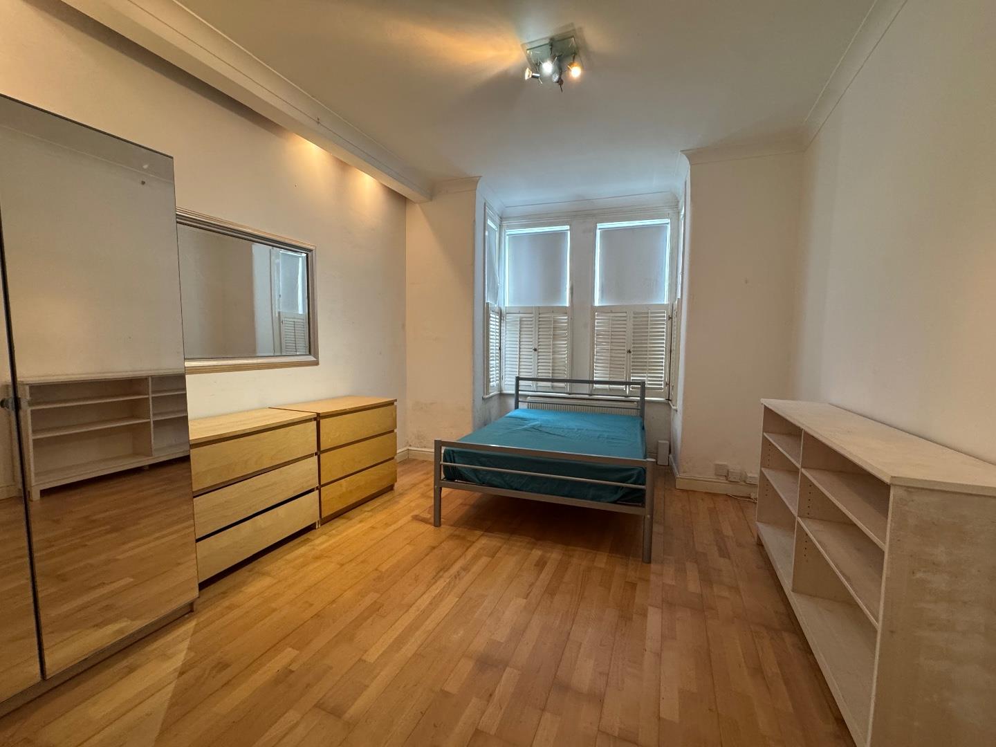 Flat Leythe Road in Greater London
