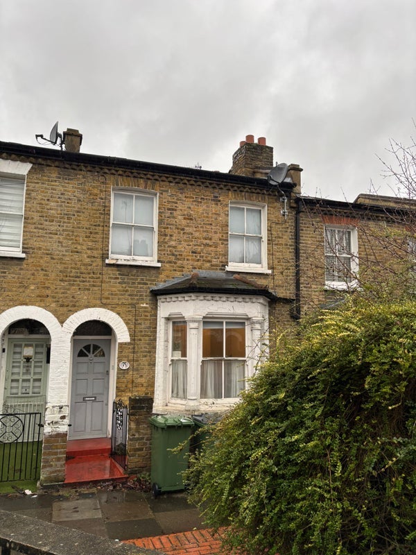 Room Frobisher Street in Greater London