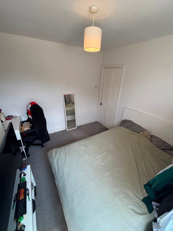 Room Frobisher Street in Greater London