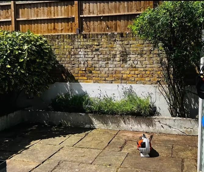 Room Frobisher Street in Greater London