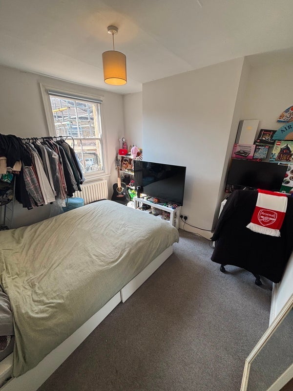 Room Frobisher Street in Greater London