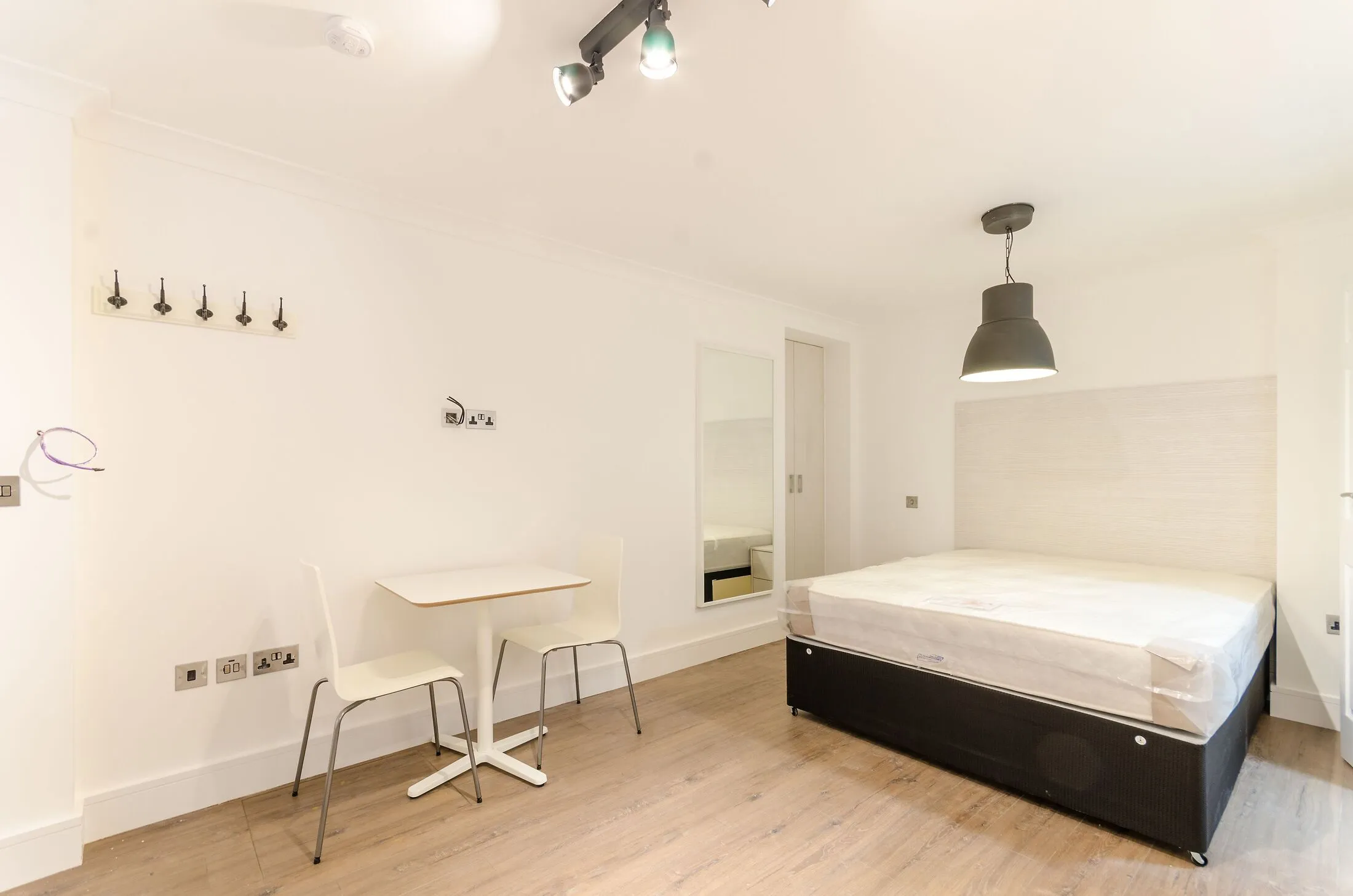 Flat Whymark Avenue in Greater London