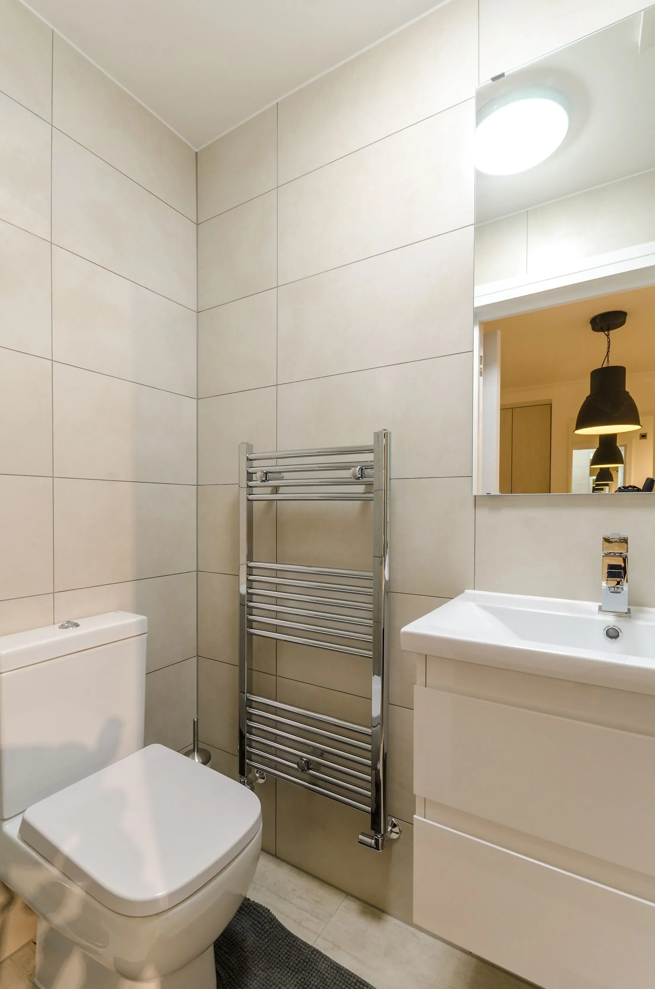 Flat Whymark Avenue in Greater London