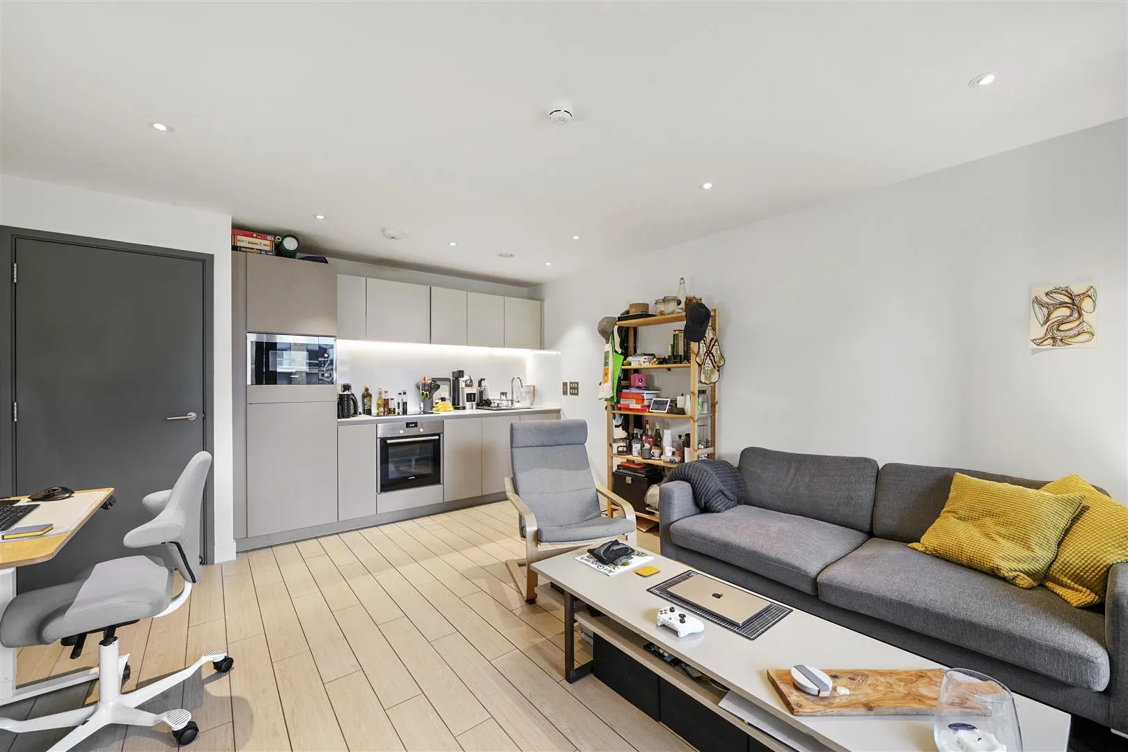 Flat Canalside Square in Greater London