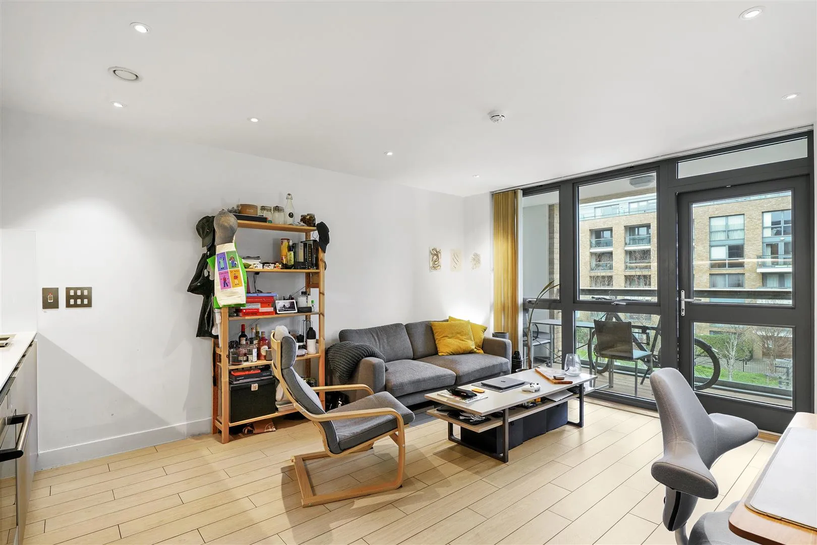 Flat Canalside Square in Greater London