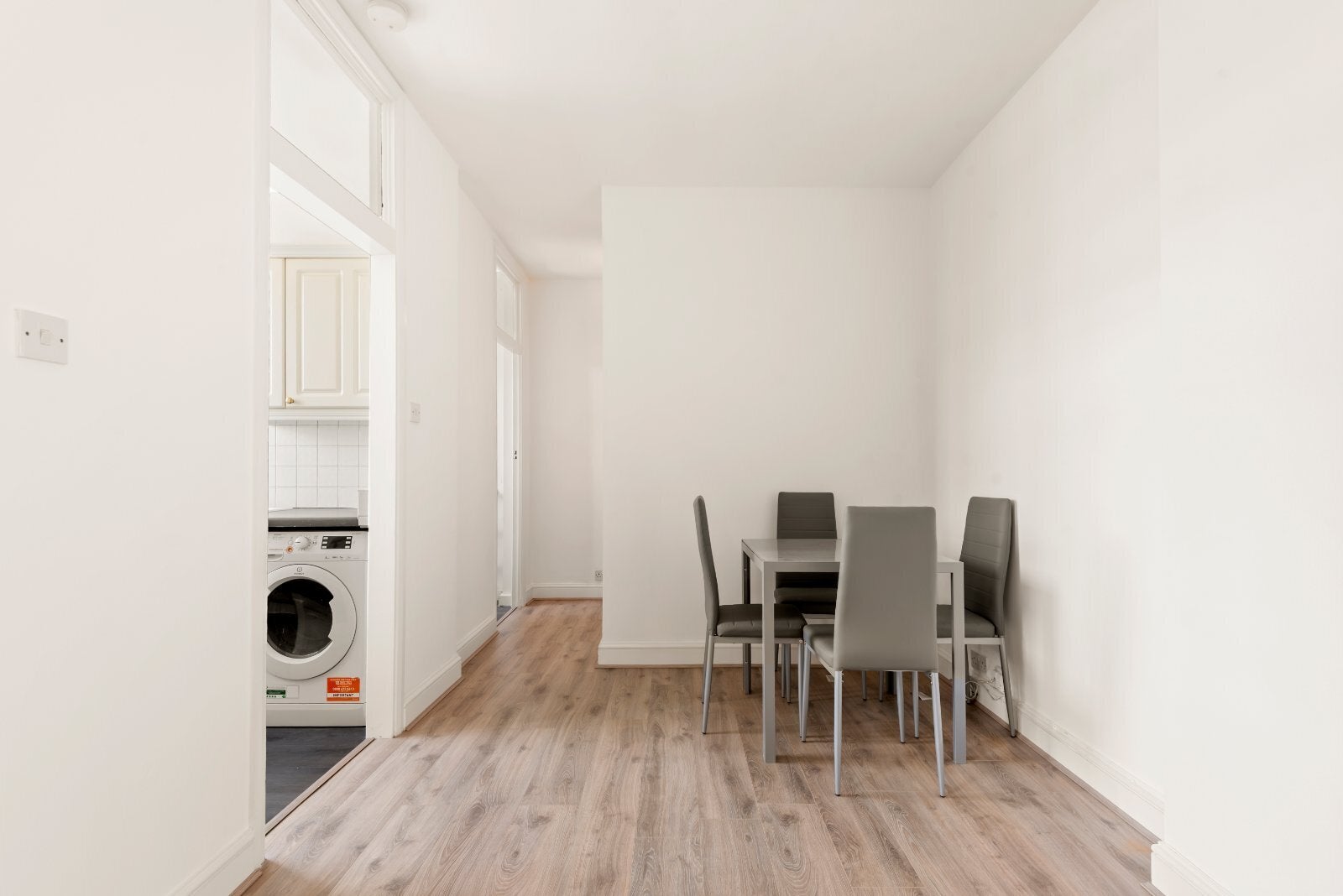 Flat Kensington High Street in Greater London