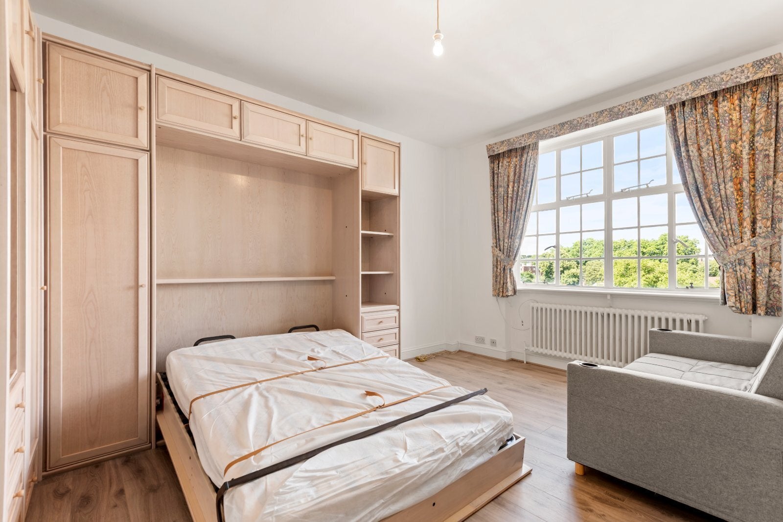 Flat Kensington High Street in Greater London