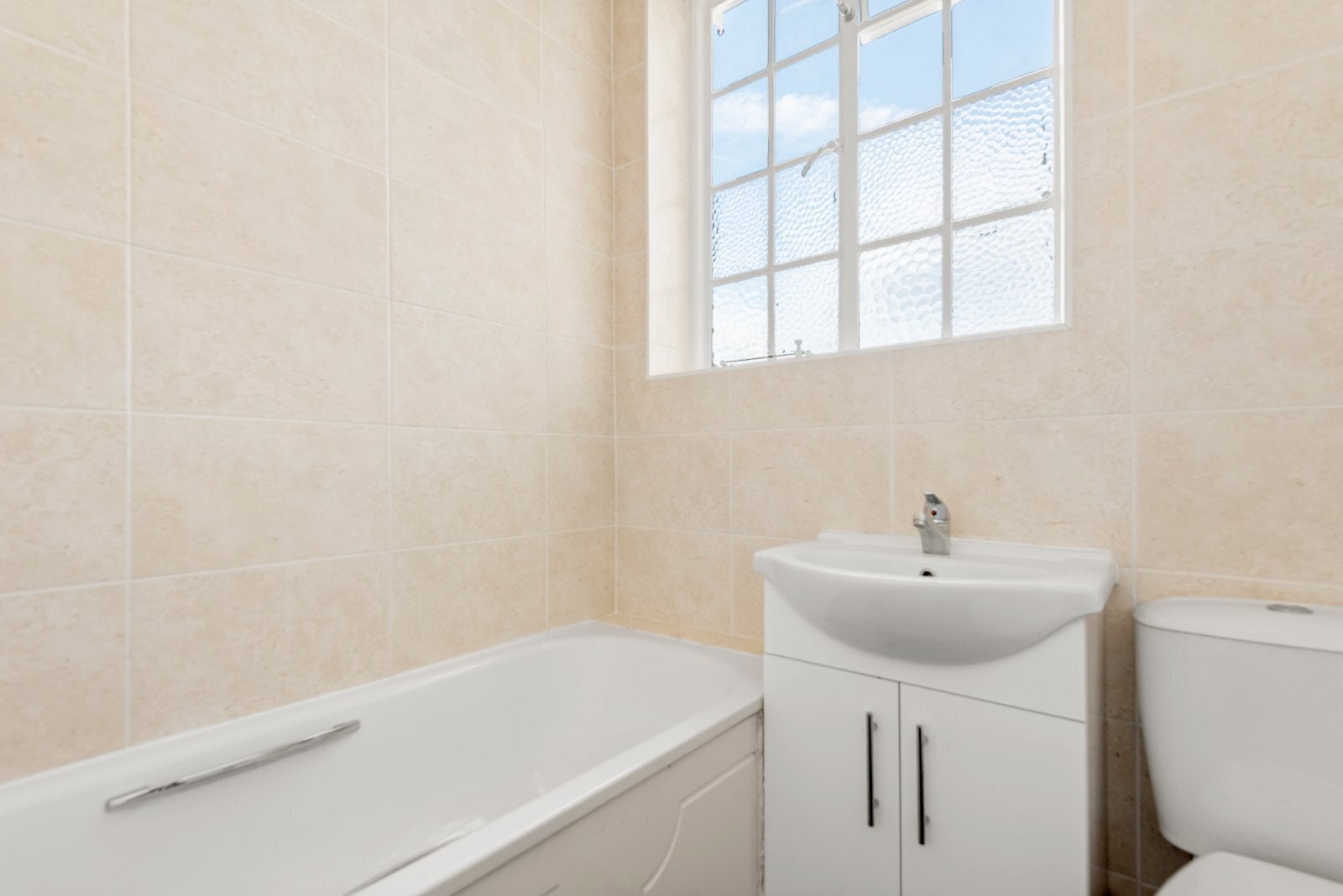 Flat Kensington High Street in Greater London