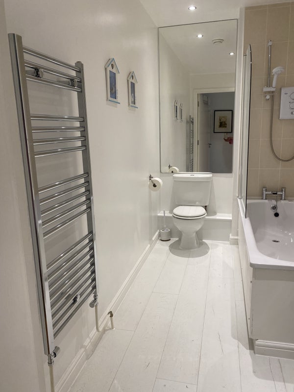 Room Wardrop Street in Glasgow