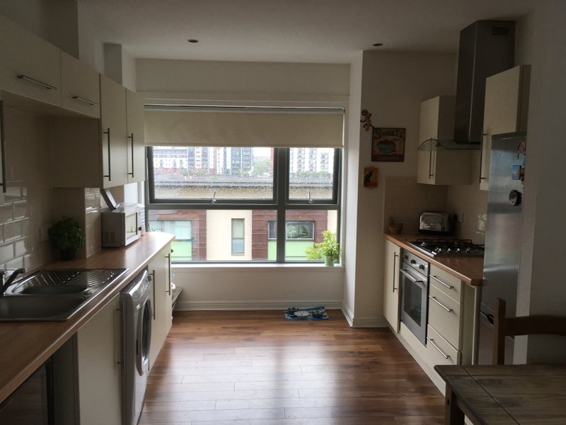 Room Wardrop Street in Glasgow