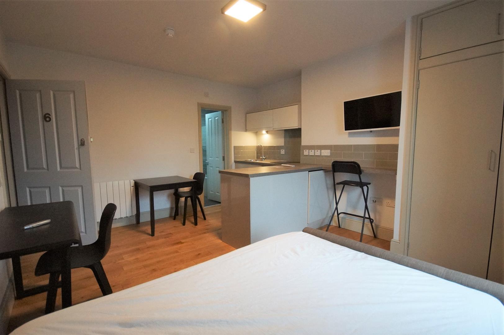 Flat Woodhurst Road in Birmingham