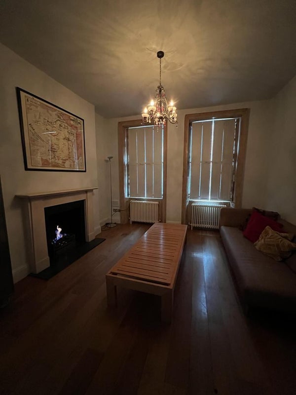 Room City Road in Greater London