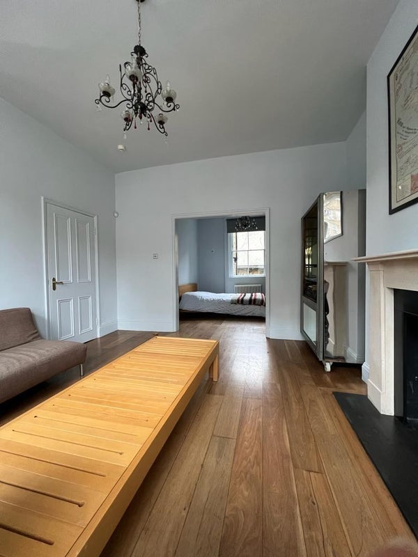 Room City Road in Greater London