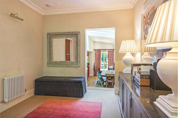 House Surrey Lane in Greater London
