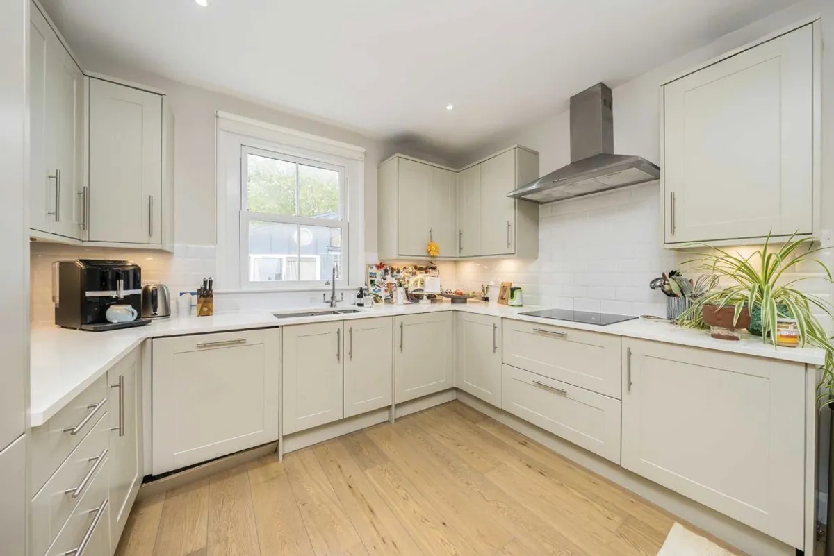 Flat Delia Street in Greater London