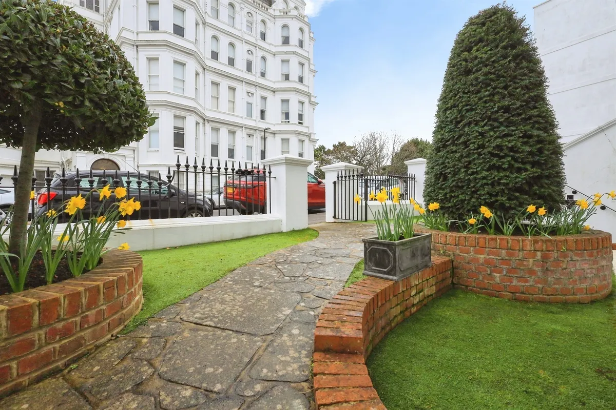 Flat Silverdale Road in Eastbourne