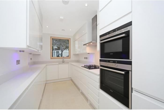 Room Sulgrave Road in Greater London