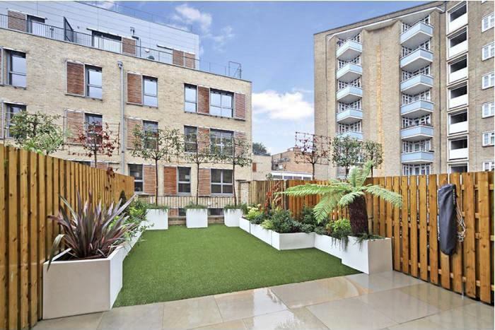 Room Sulgrave Road in Greater London