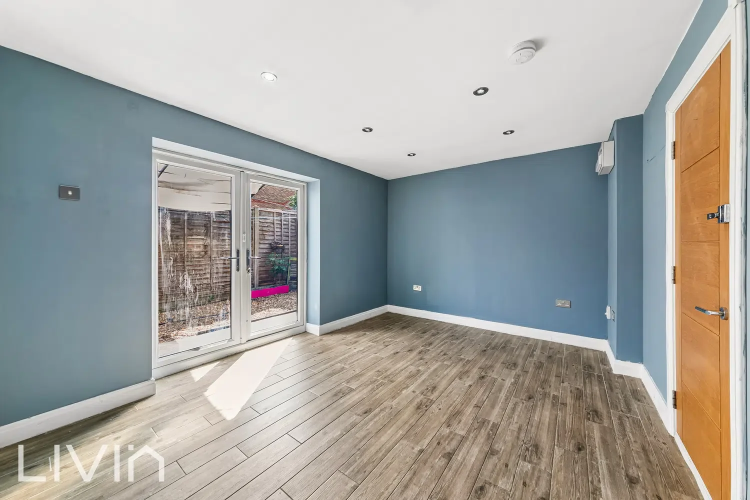 Flat Gloucester Road in Greater London