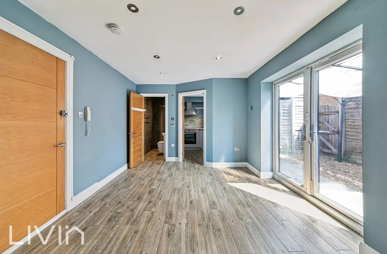 Flat Gloucester Road in Greater London