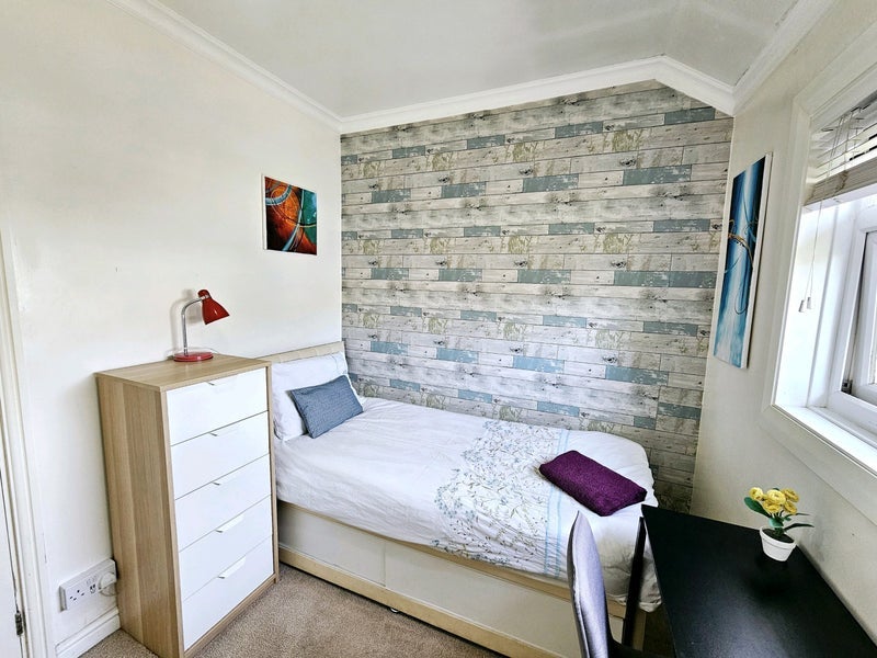 Room Will Crooks Gardens in Greater London