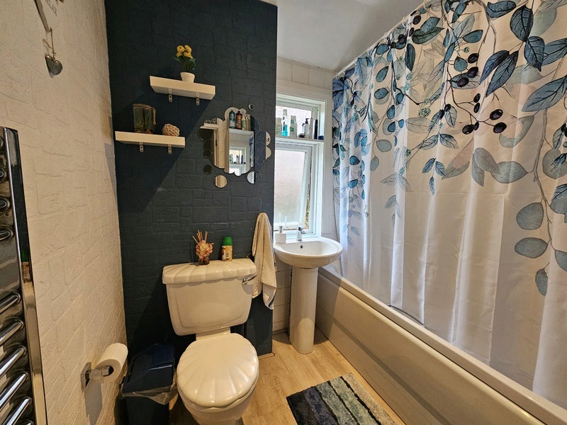 Room Will Crooks Gardens in Greater London