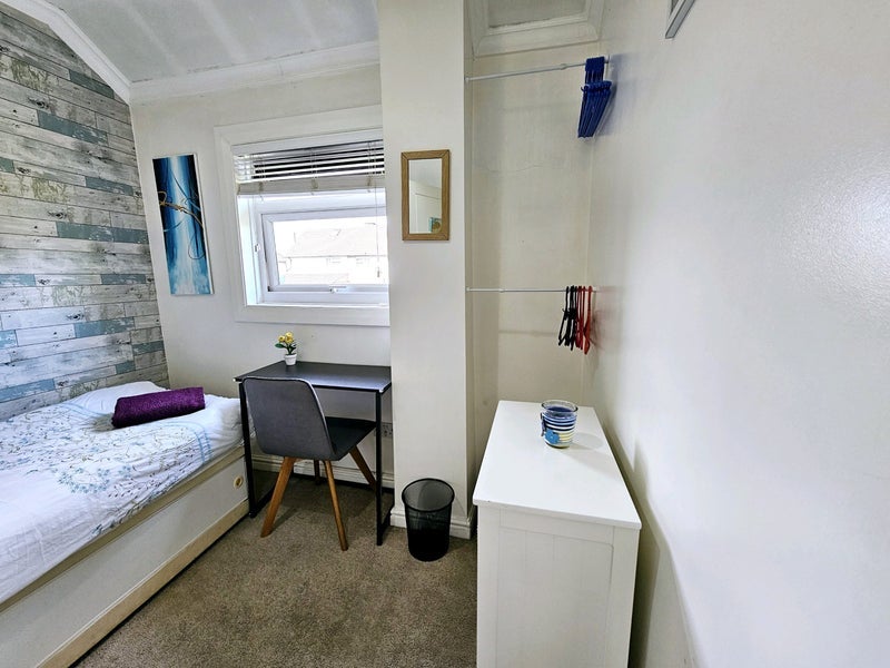 Room Will Crooks Gardens in Greater London