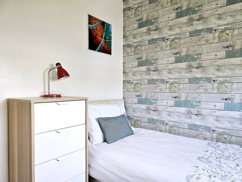 Room Will Crooks Gardens in Greater London
