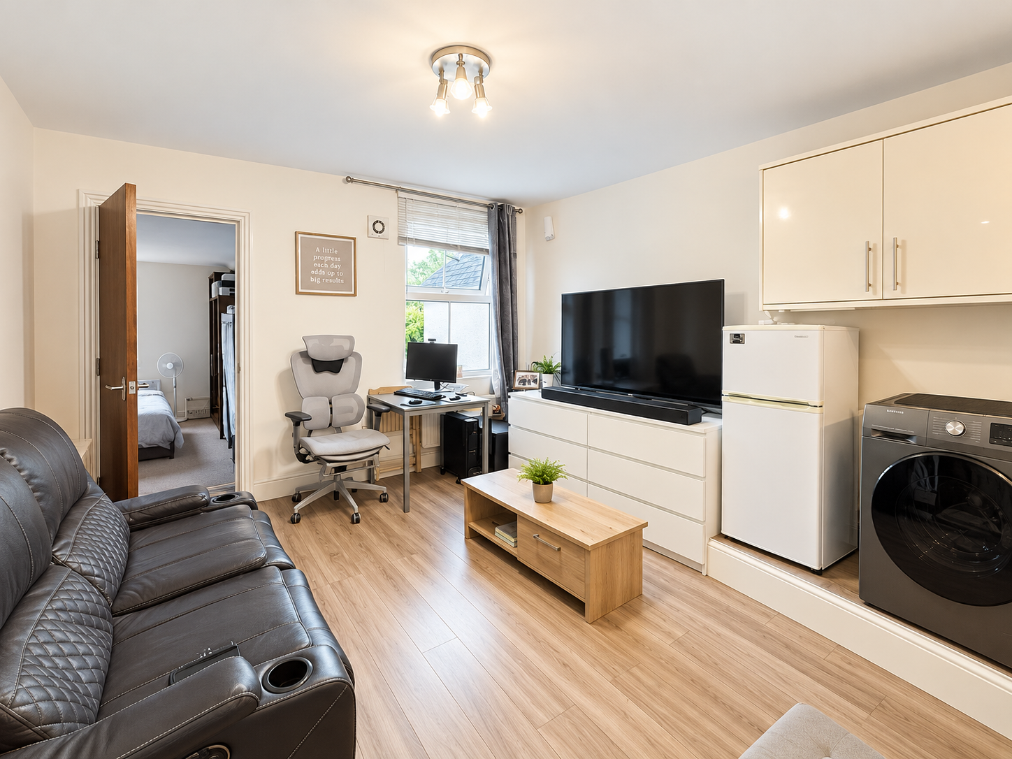 Flat Pinner Road in Greater London