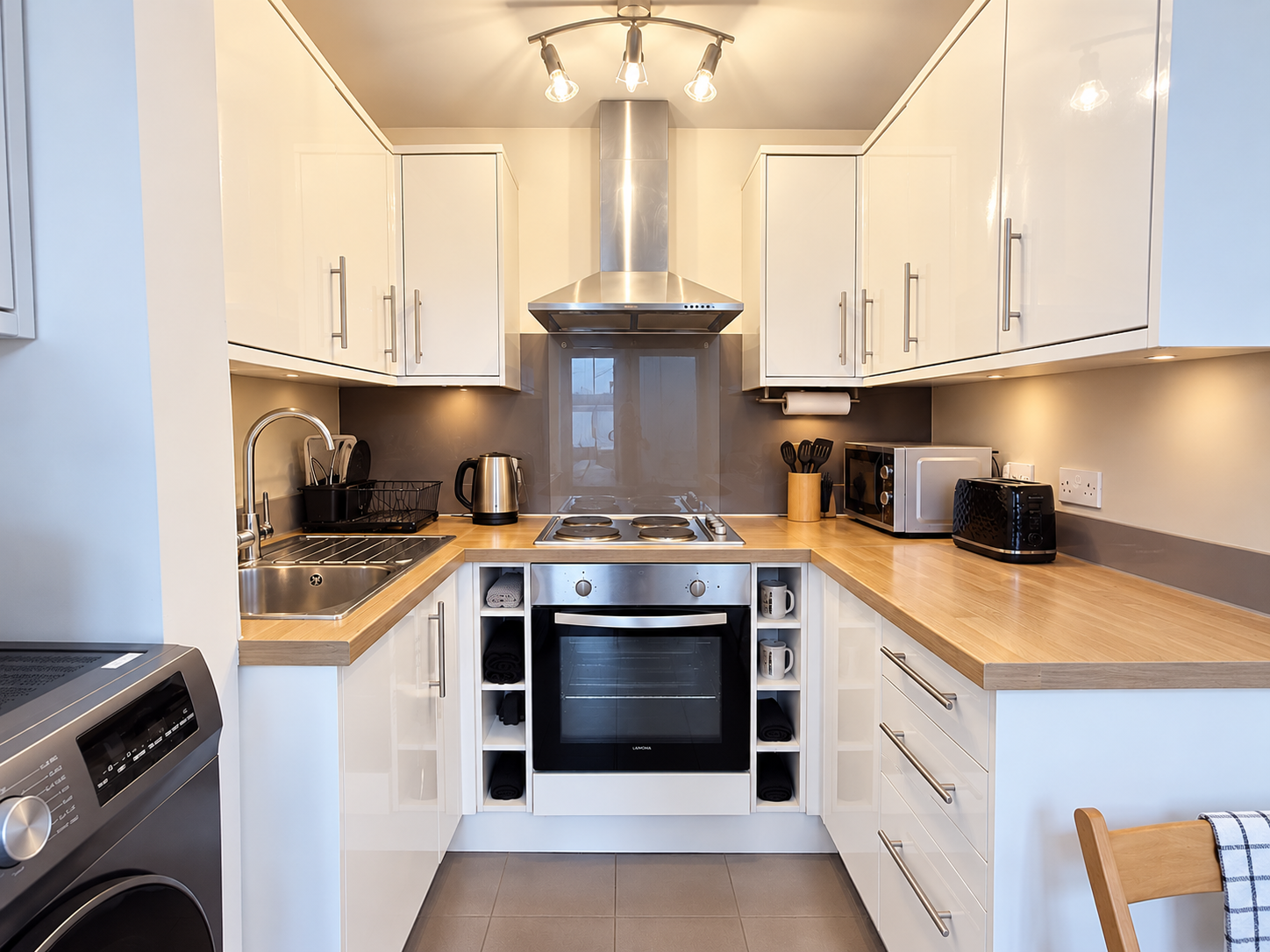 Flat Pinner Road in Greater London