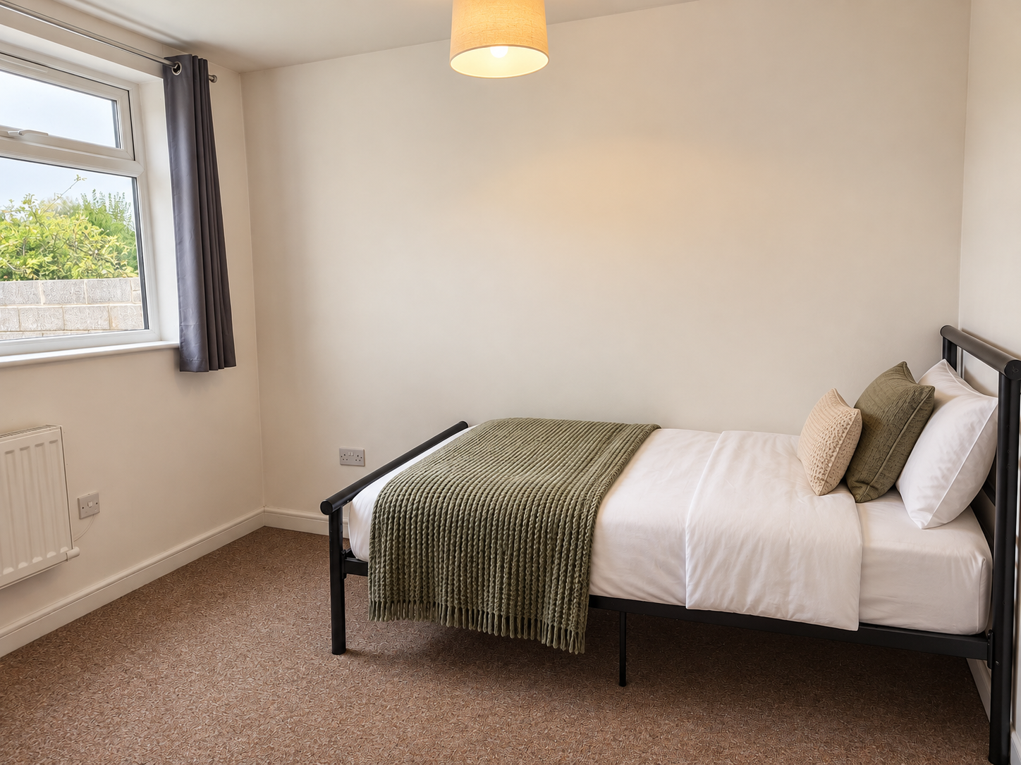 Room Louise Avenue in Bristol