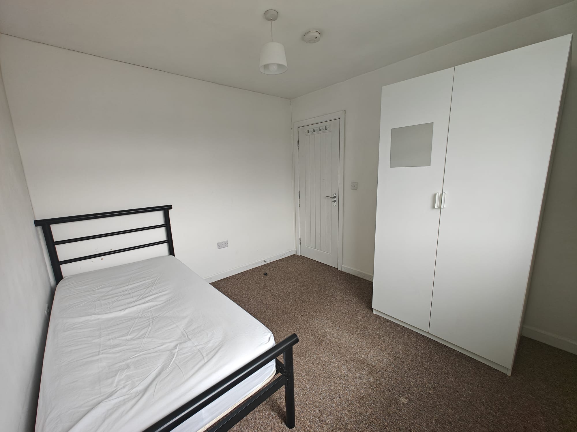 Room Louise Avenue in Bristol