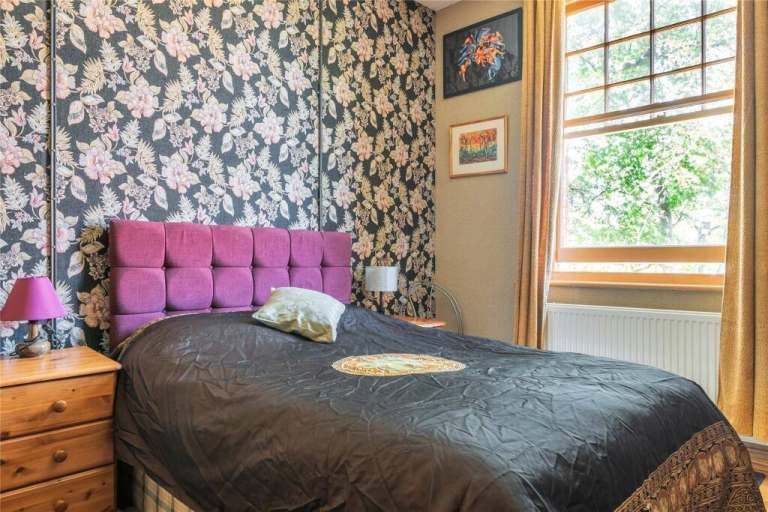 Flat Oaklands Road in Greater London
