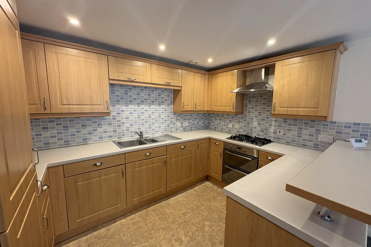 Flat Brunel Crescent in Swindon