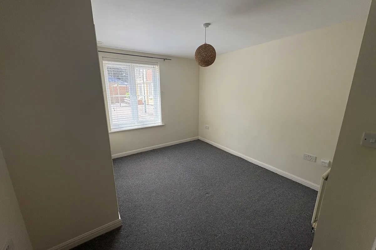 Flat Brunel Crescent in Swindon