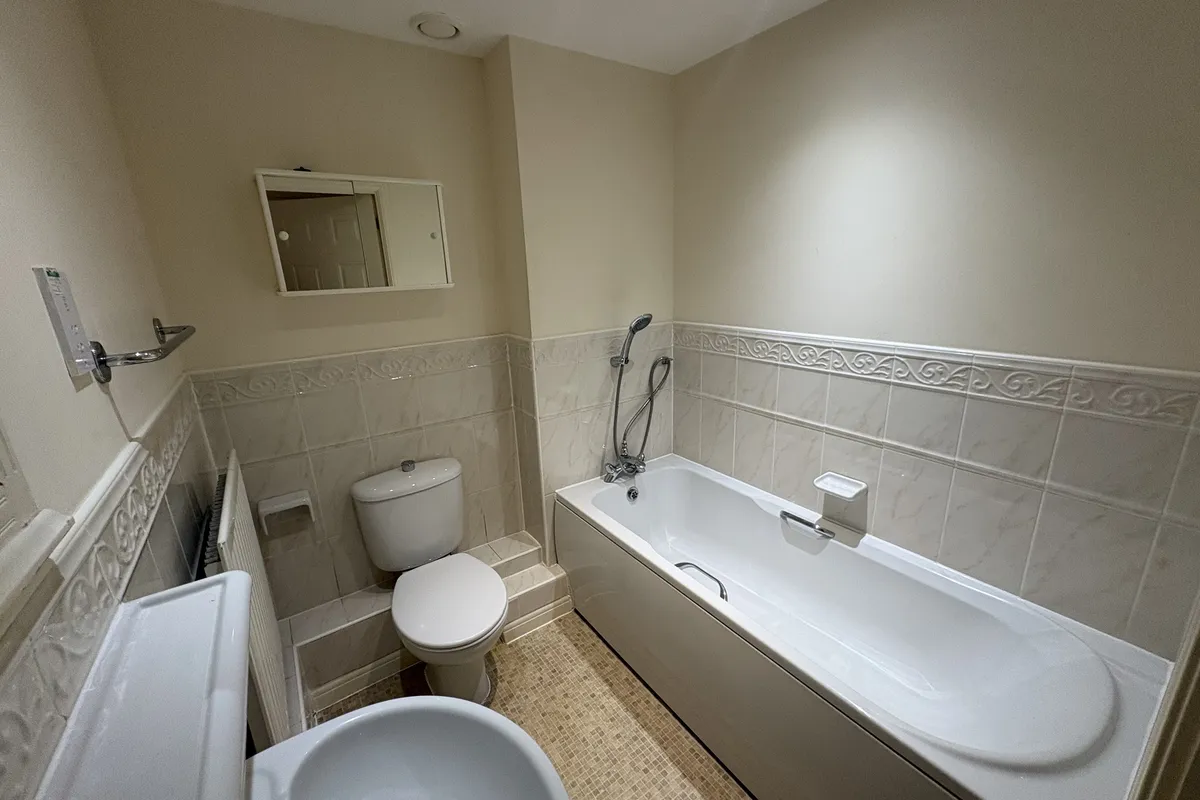 Flat Brunel Crescent in Swindon