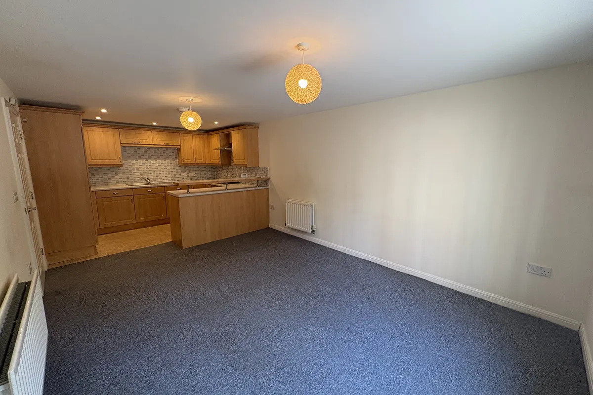 Flat Brunel Crescent in Swindon