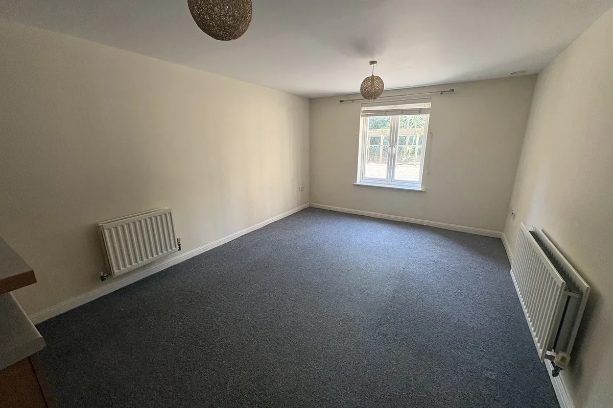 Flat Brunel Crescent in Swindon