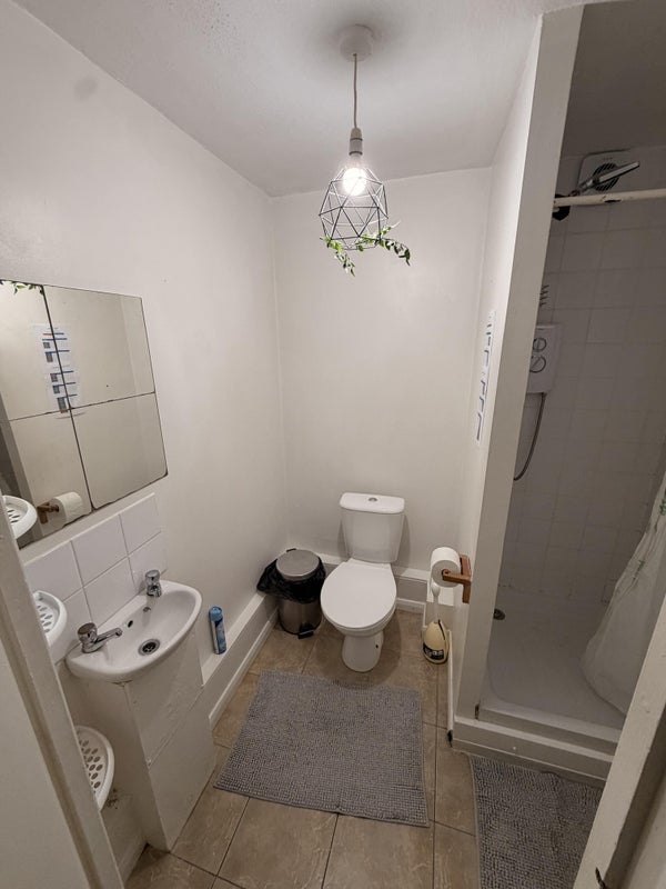 Room York Road in Greater London